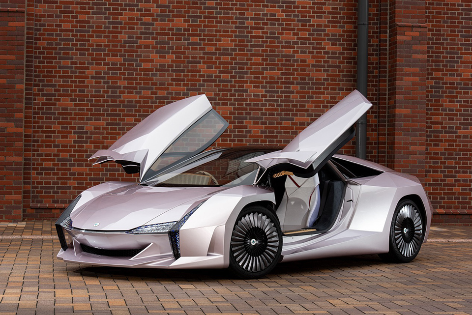 The NCV project concept car exhibited at the Tokyo Motor Show. Thirteen parts, including the door trim and floor parts, were made with CNF.