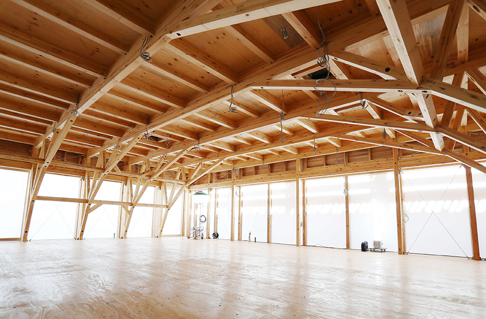 The aroma and warmth of wood fills the air around the Village Plaza at the Olympic and Paralympic Village. This wood collected from across Japan will greet the athletes before and after their competitions. The Village Plaza is one of the facilities that symbolizes the sustainability concept of the Games.