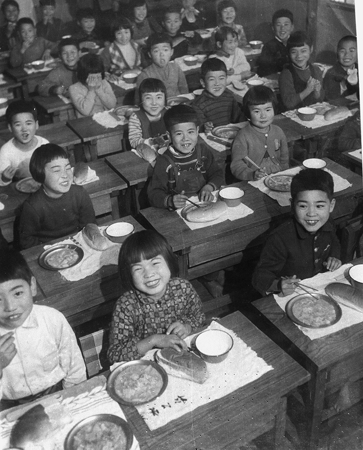 Power Assist Suits reduced back stress and helped officials pick up shots at shot-put venues, while also aiding personnel in the exchange of weight plates during powerlifting competitions. TOKYO 2020