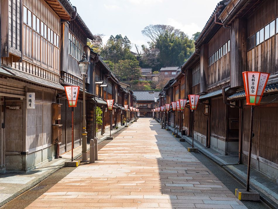 Power Assist Suits reduced back stress and helped officials pick up shots at shot-put venues, while also aiding personnel in the exchange of weight plates during powerlifting competitions. TOKYO 2020