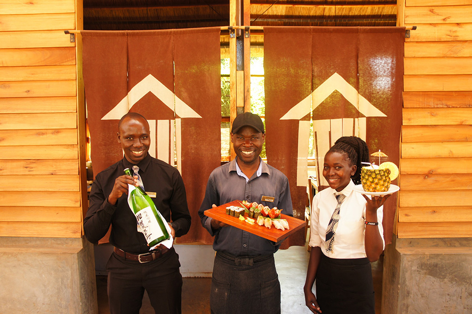 Yamasen is the first Japanese restaurant to have a Japanese chef in Kampala, the capital of Uganda. Initially, guests were mainly foreigners, but now locals also visit and enjoy its food. TIMOTHY LATIM