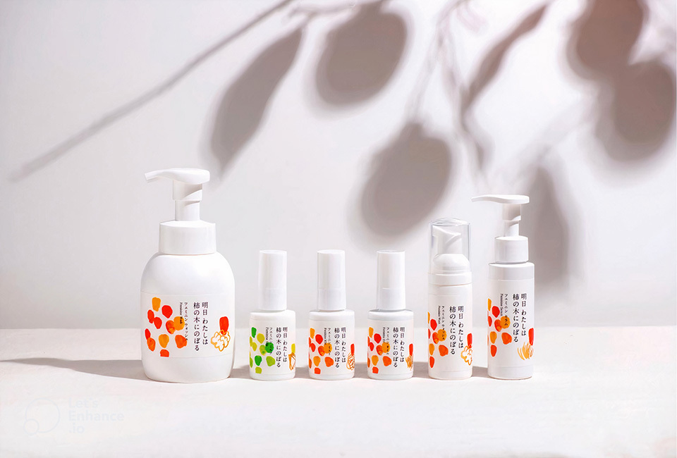 The name of the feminine-care products Kobayashi came up with is “Tomorrow I will climb a kaki tree.” It exhorts women to live their lives at their own pace, choosing their own way. 