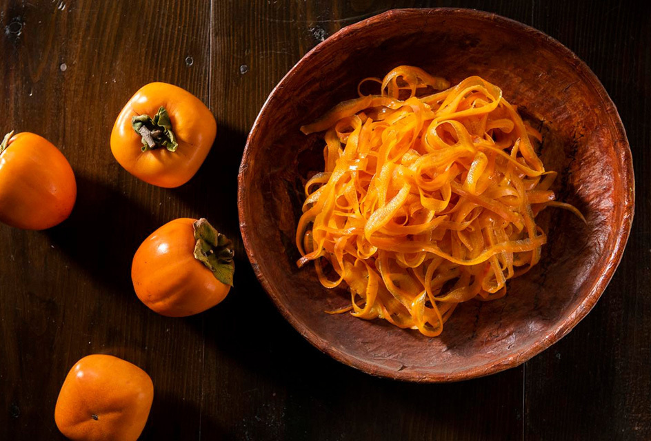 The name of the feminine-care products Kobayashi came up with is “Tomorrow I will climb a kaki tree.” It exhorts women to live their lives at their own pace, choosing their own way. 