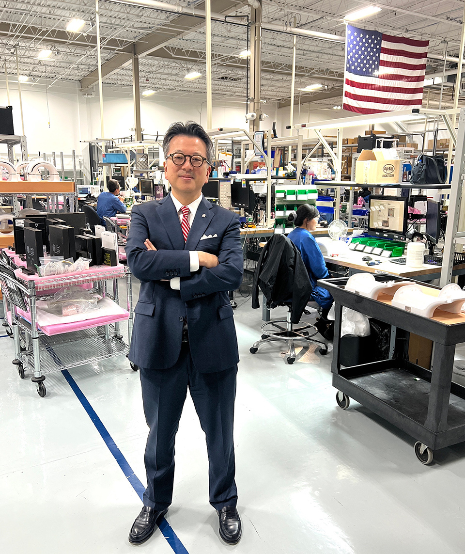 Around 170 associates work at QED in Ohio. Dr. Fujita sends a letter to them every New Year delivering a message that they should never lose the entrepreneurial spirit of the company and never be satisfied with the status quo.