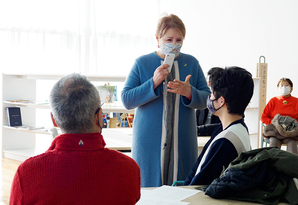 Irina talks with visitors using an AI interpreter.
