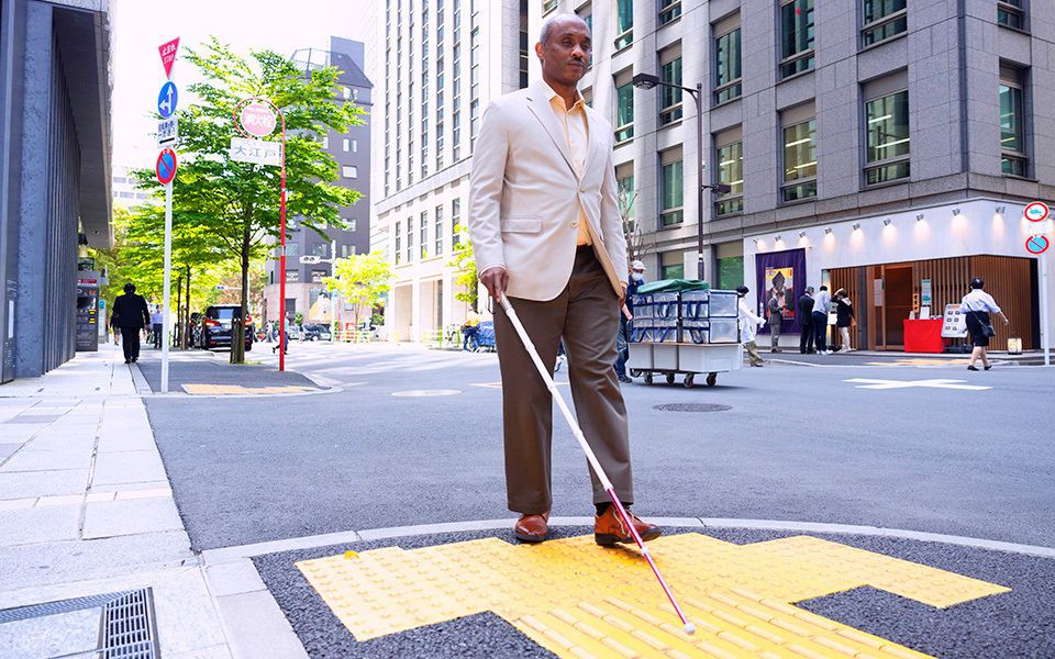 The Freedom of Reading a Visually Impaired Man Gained in Japan