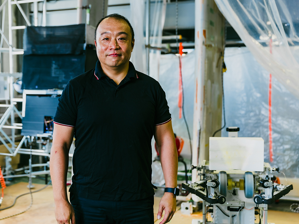 Photo of Hamamura Keitaro, the CEO of the company which creates repair robots for wind turbines