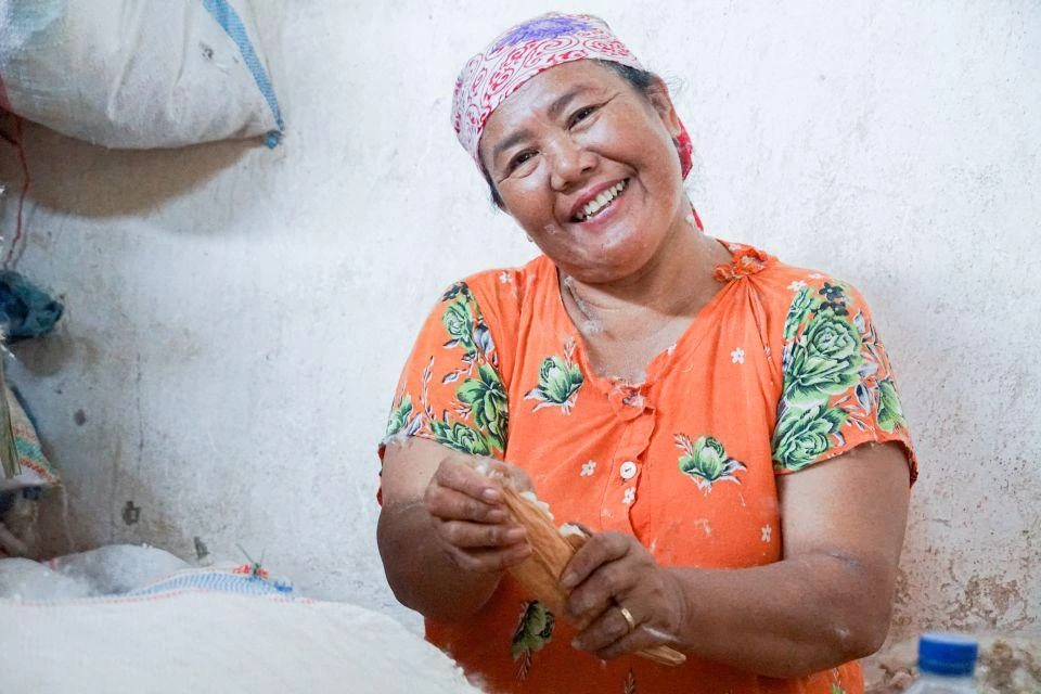 People in Indonesia holding kapok fibers