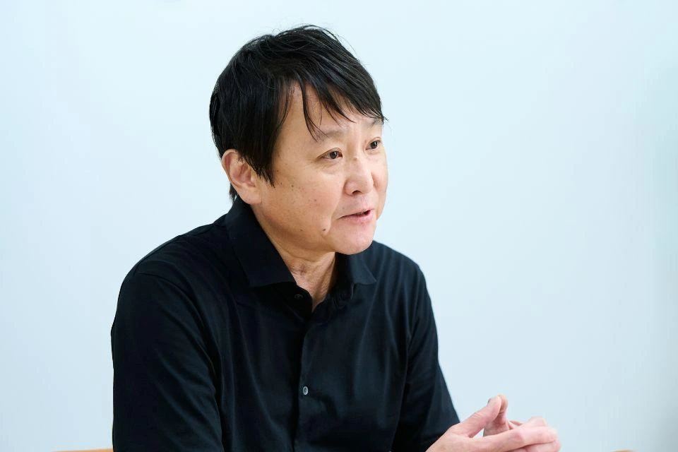 A portrait of Yamakawa Koichi, CEO of Light Touch Technology