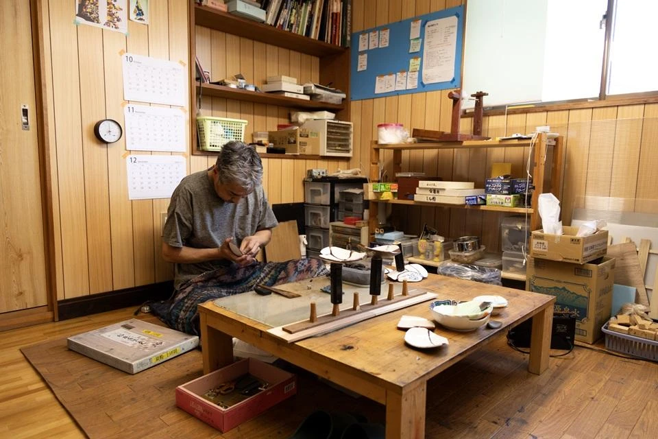 Lacquerware artisan Keizuka Hidenobu at his workshop within CACL