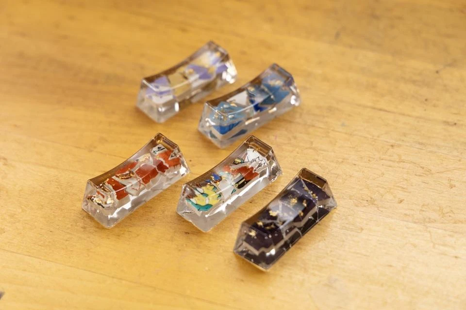 Five chopstick rests made using fragments of Kutani ware pottery