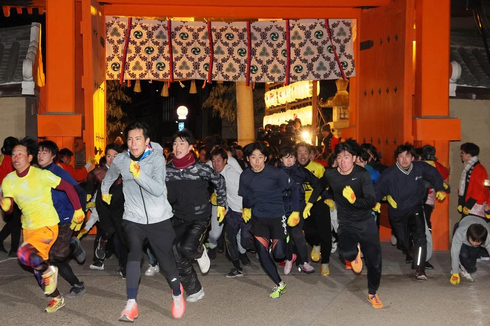 Runners taking part in the Toka Ebisu Festival at Nishinomiya Shrine in Hyogo Prefecture