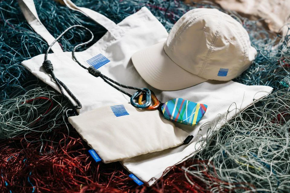 A totebag, sacoche, cap and other items made from recycled fishing net fiber