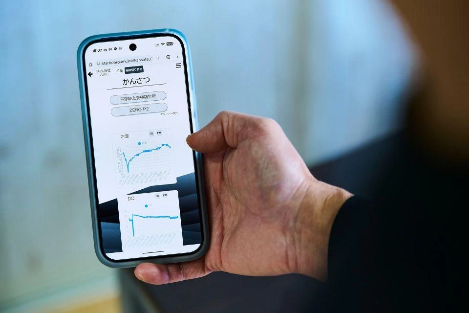 The Ark Zero can bemanaged by an app, from checking water quality to feeding the fish.