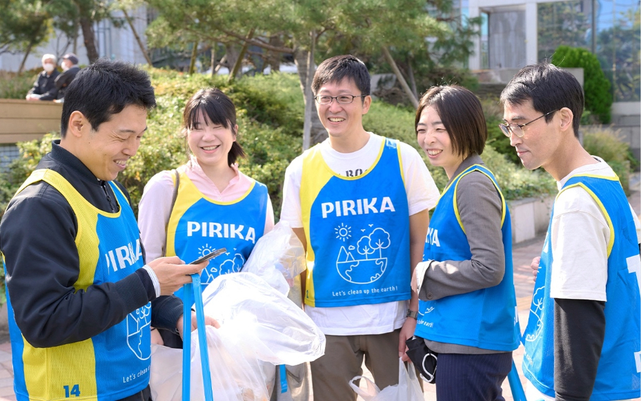 Making the World Cleaner through Apps that Visualize Litter-Picking Efforts