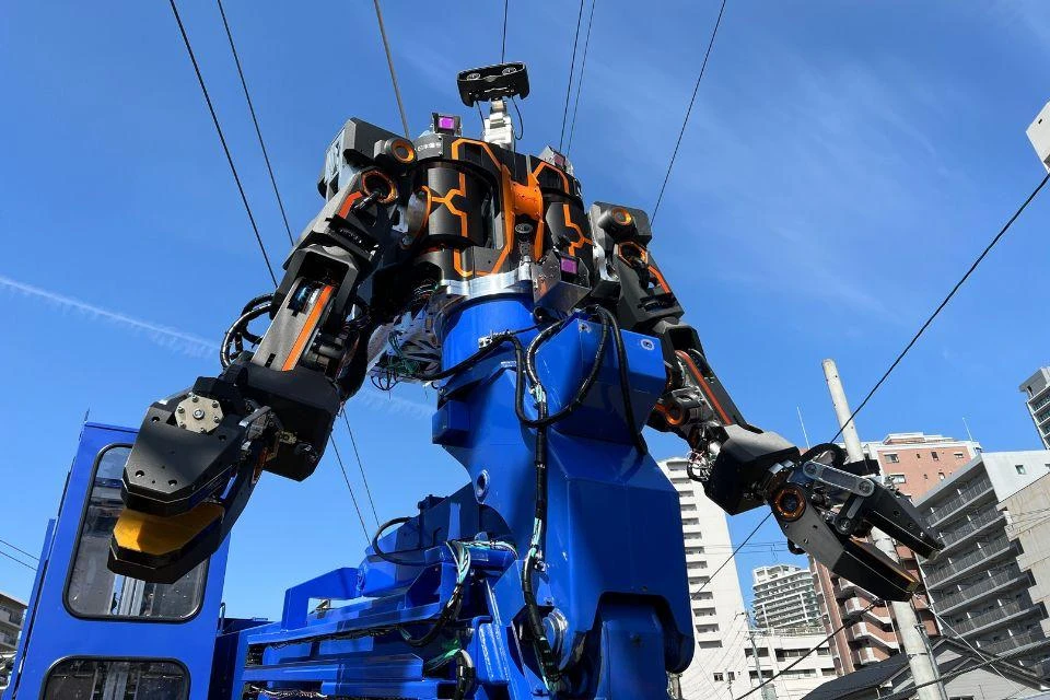 The bright blue-painted JINKI Type Zero ver. 2.0, an example of general-purpose anthropomorphic heavy machinery