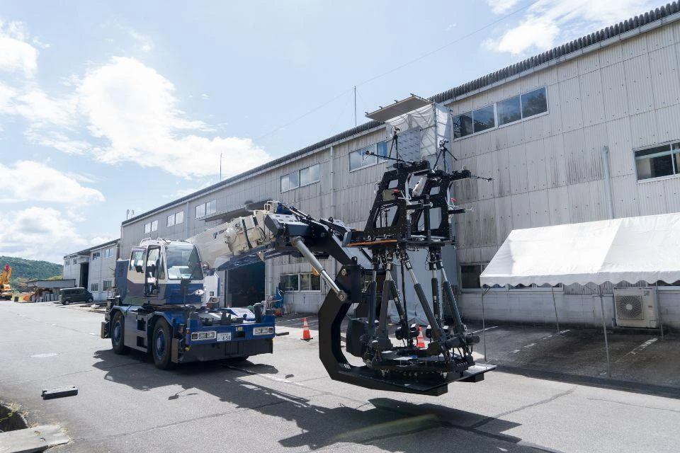 Prototype for a robot that attaches steel brackets to bridges