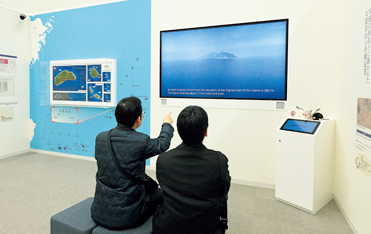 Nine students brought their ideas together, and presented a plan for developing the global economy with multilateral cooperation.